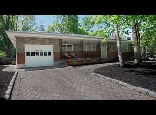 1850 Lake Dr W, North Baldwin, NY 11510