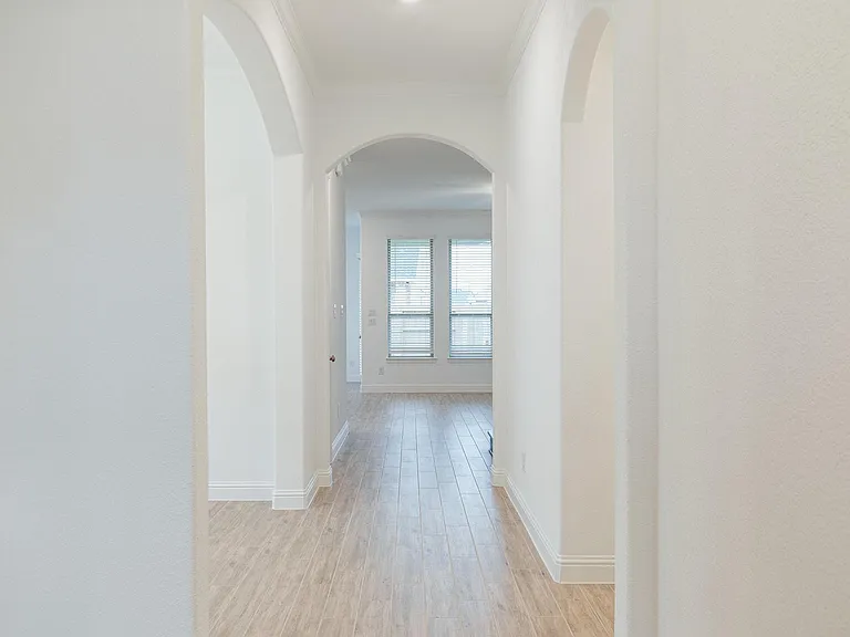 1403 Woodson Ridge Ln — Photo 3