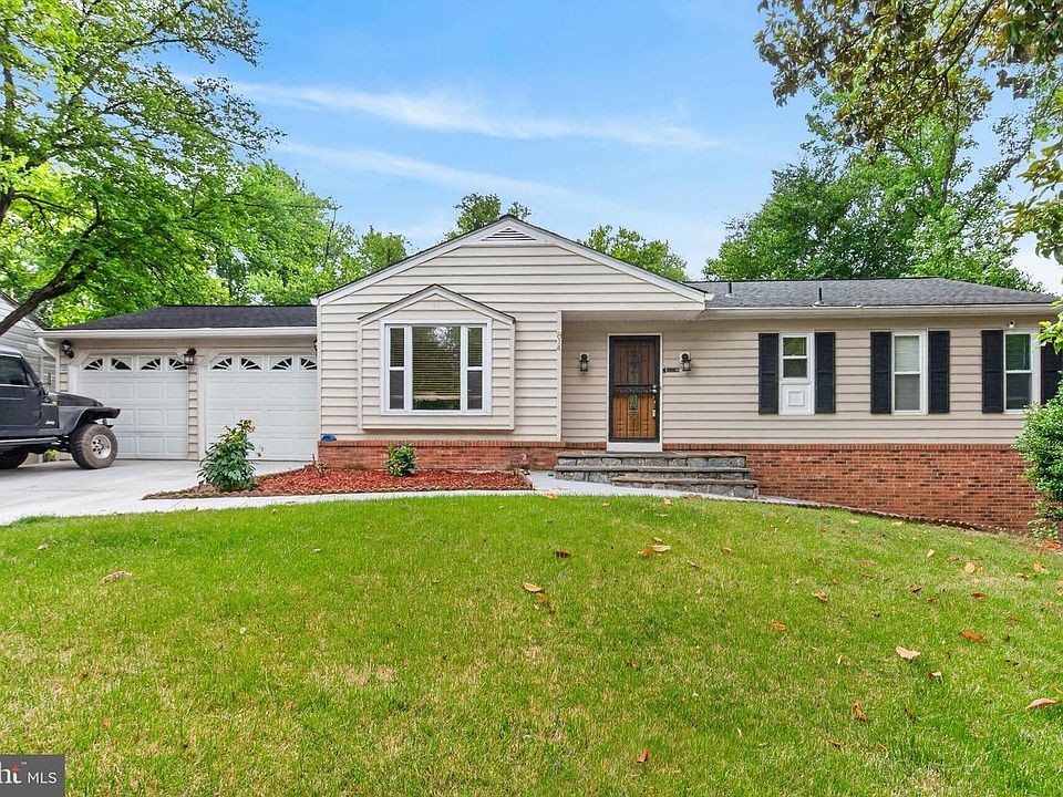1st image of 814 Stag Way