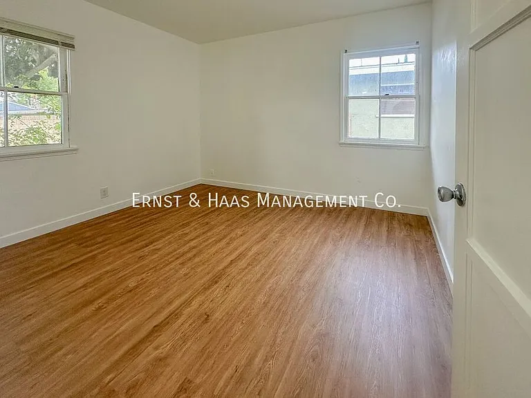 1618 E 63rd St — Photo 13