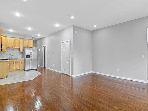 3rd image of 35 Lexington Ave #2A