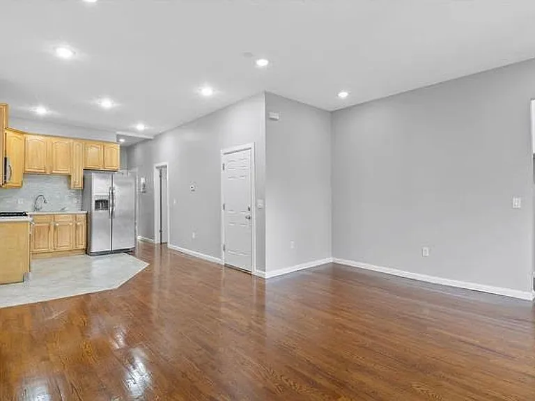 35 Lexington Ave #2A — Photo 3