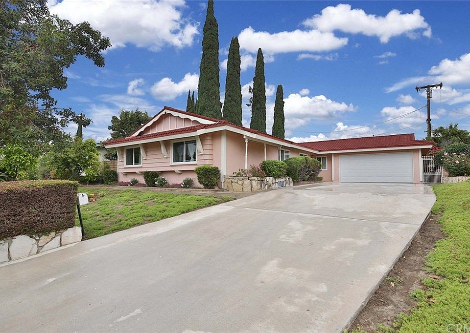 1st image of 20923 Delphine Dr