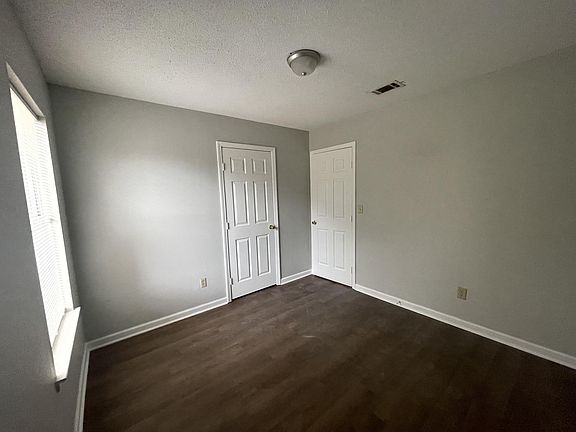 4th image of 904 Juniper Ave