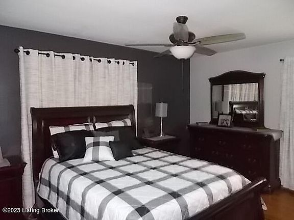 5th image of 4812 Paramount Dr