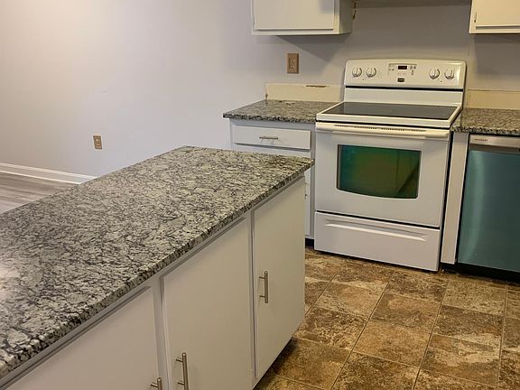 4th image of 611 Elmwood Dr