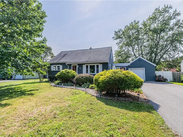 245 Harvest Dr, Rochester, NY 14626