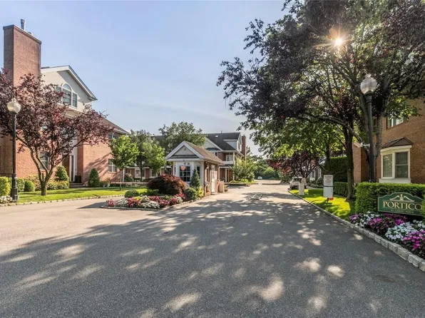 1 Portico Pl, Great Neck, NY 11021