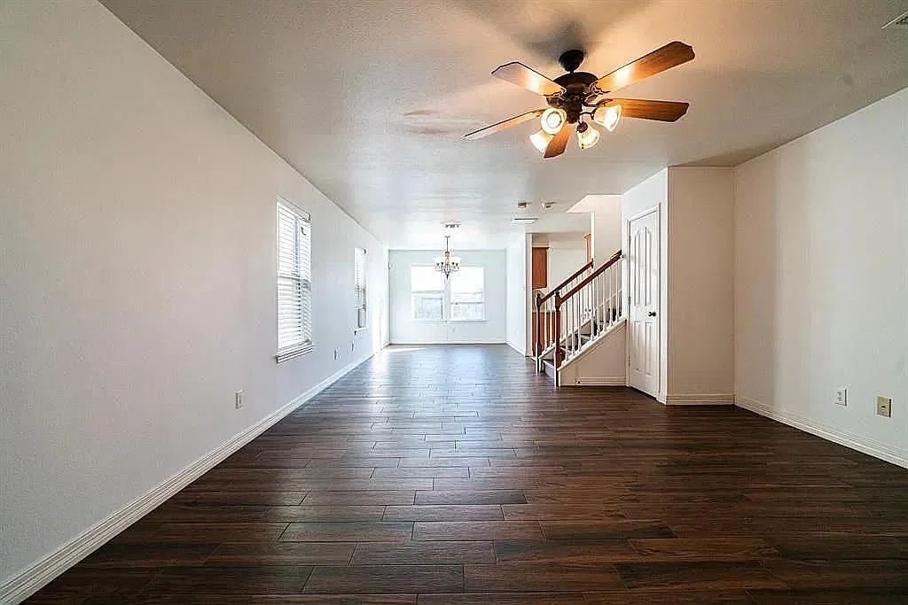 4 bed, 2.5 bath, 2214 sqft, $2,300 — Photo 4