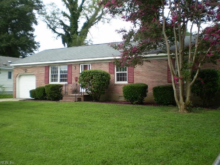 1st image of 220 Bentley Dr