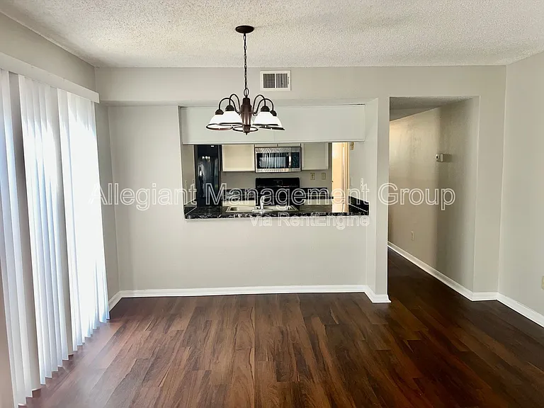 2807 Rio Grande Trl — Photo 8