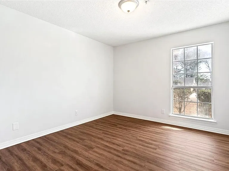 1240 Lynchburg Ct — Photo 10