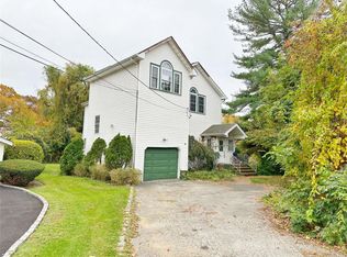 16 Atlas Ave, Malverne, NY 11565