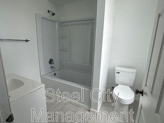 5th image of 211 S 7th St APT A