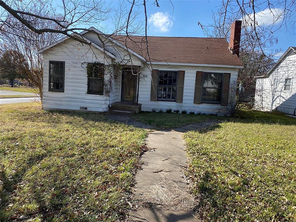 1st image of 700 N Ross Ave
