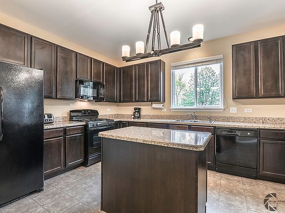 3rd image of 15057 Meadow Ln