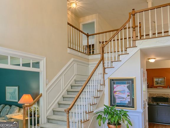 3rd image of 216 Montrose Dr