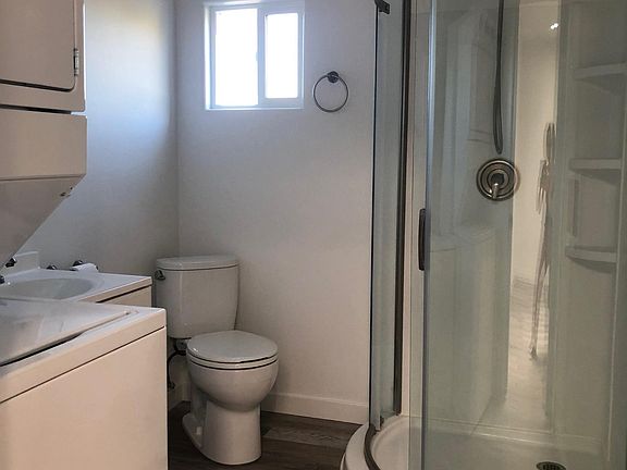3rd image of 1084 Highland Dr #1
