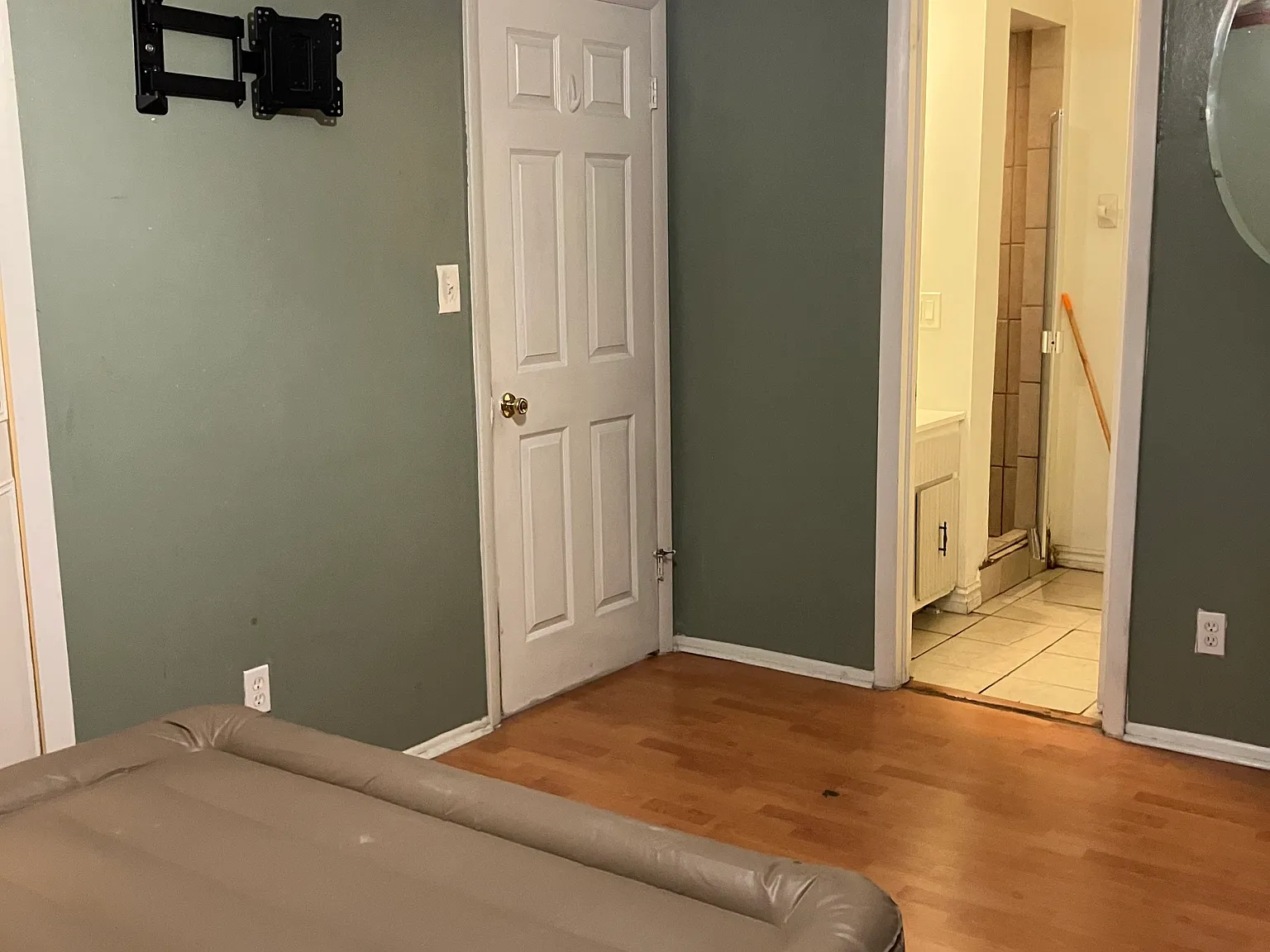 3 bed, 2.5 bath, 1200 sqft, $800 — Photo 2