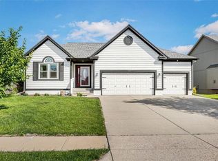 150 Cherry Hills Cir, Gardner, KS 66030