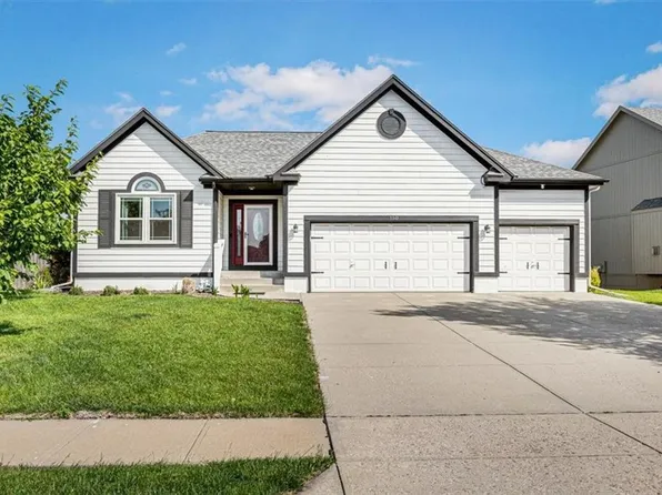 150 Cherry Hills Cir, Gardner, KS 66030
