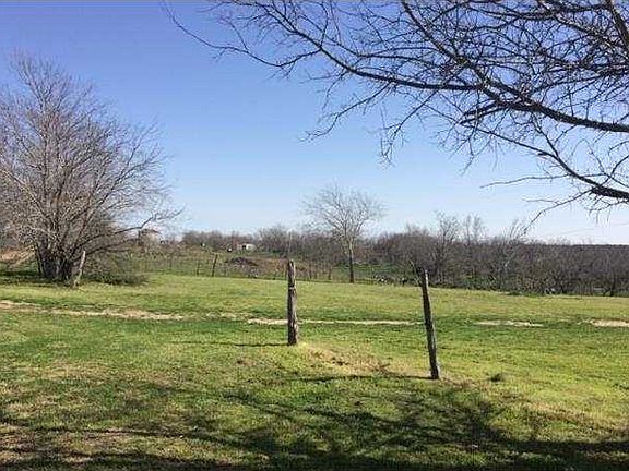 3rd image of 525 County Road 104b