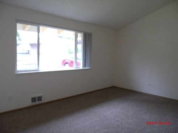4th image of 13031 16th St NE
