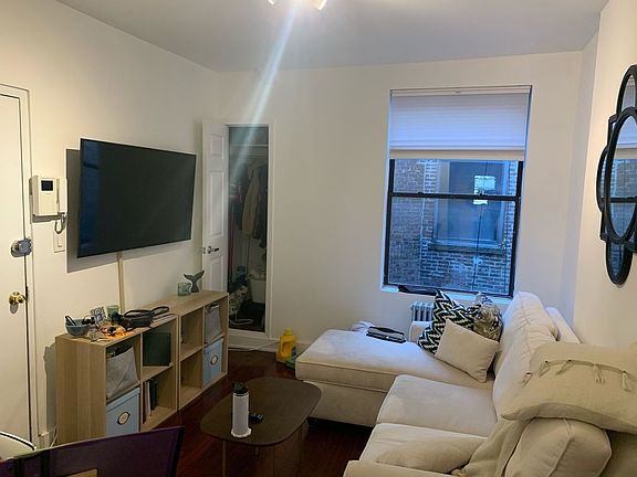 3rd image of 246 W 18th St APT 10
