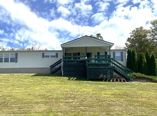 126 Shirley Ln, Oneida, TN 37841