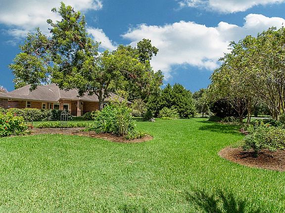 3rd image of 302 Bella Vista Dr