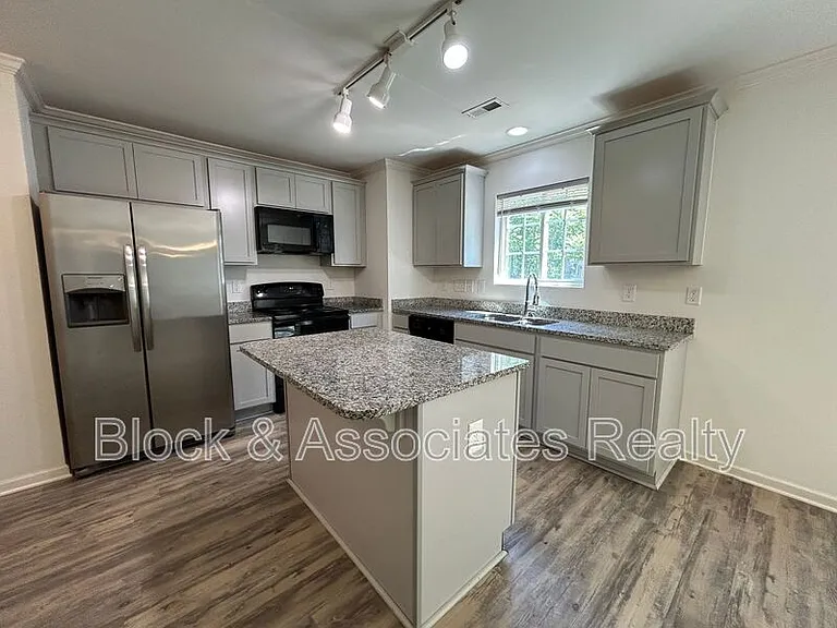 3723 Shepway Loop — Photo 3