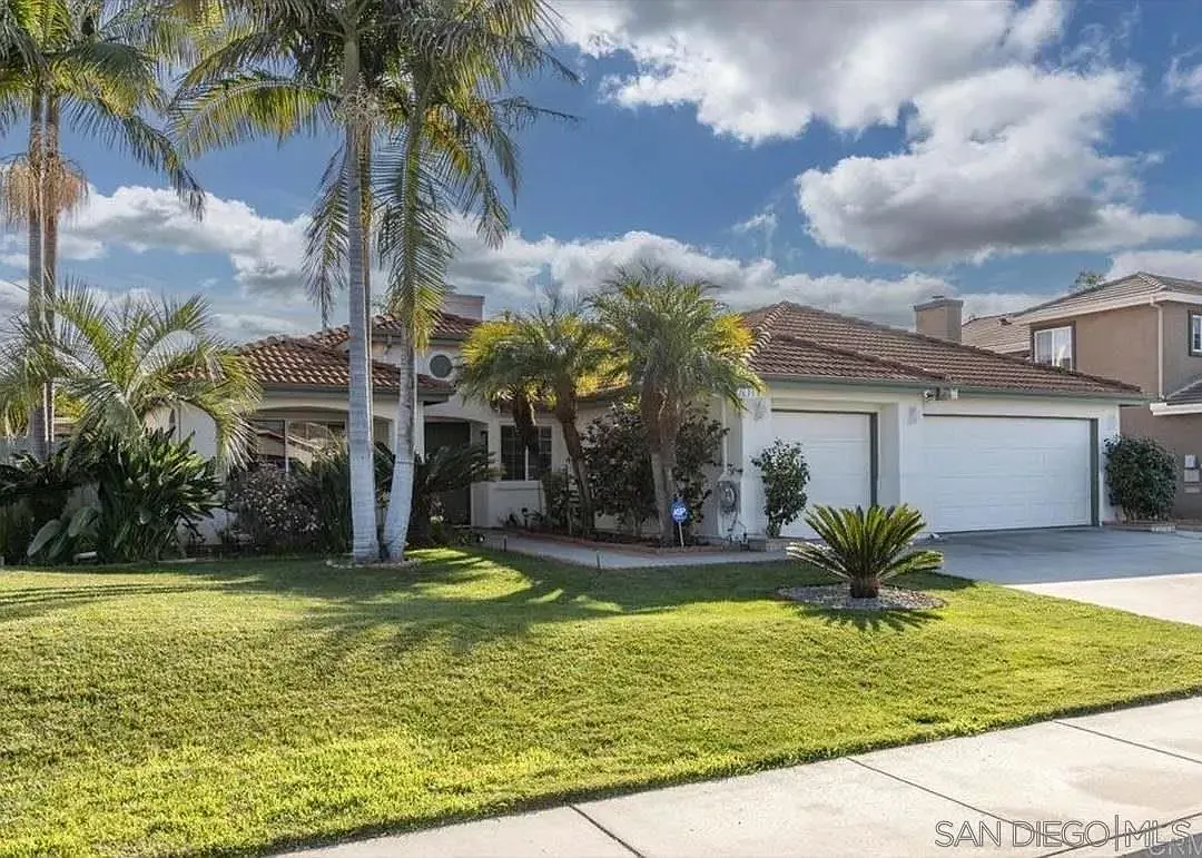 4 bed, 2.0 bath, 1959 sqft, $4,800 — Photo 2