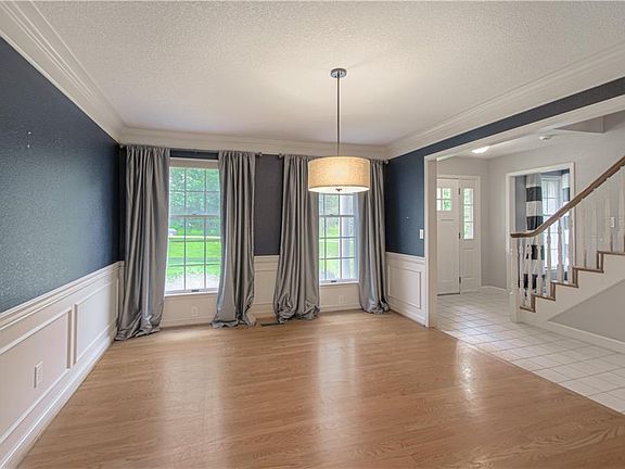 5th image of 15850 Country Ln