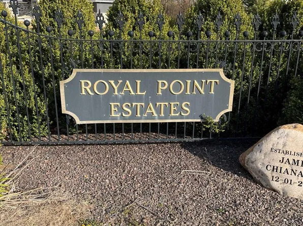 105 Royal Point Ct, Pekin, IL 61554