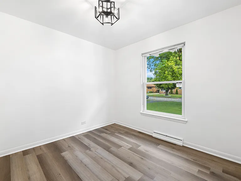 182 W 29th Pl — Photo 18