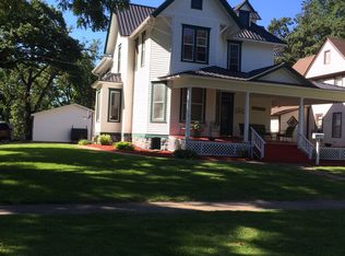 521 E 4th St, Tipton, IA 52772