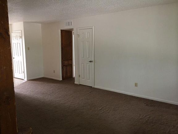 4th image of 2108 Hunt Dr APT D