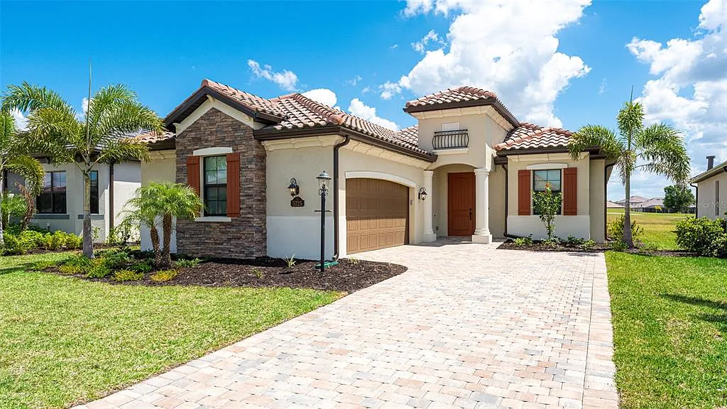 3 bed, 2.5 bath, 1850 sqft, $12,000 — Photo 1
