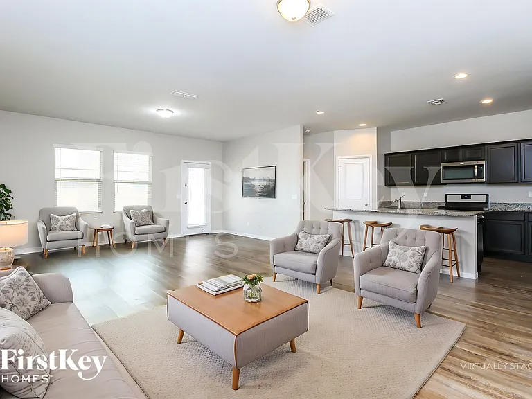 398 W Powell Dr — Photo 3