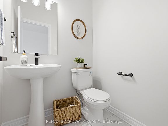 4th image of 102 Patchell Pl