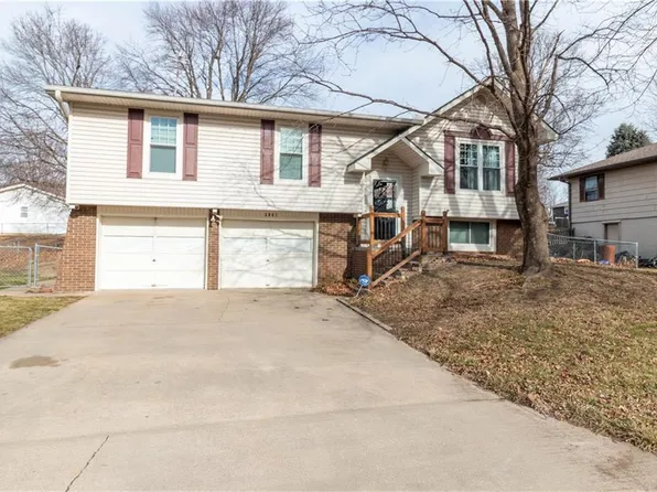 3001 Dover St, Saint Joseph, MO 64506
