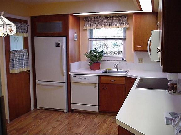 5th image of 1624 Pinecrest Dr