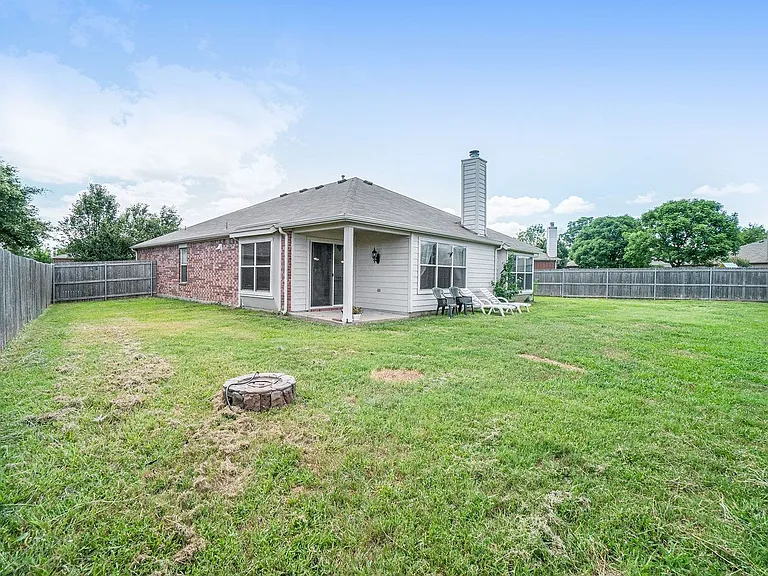 1327 Primrose Dr — Photo 22