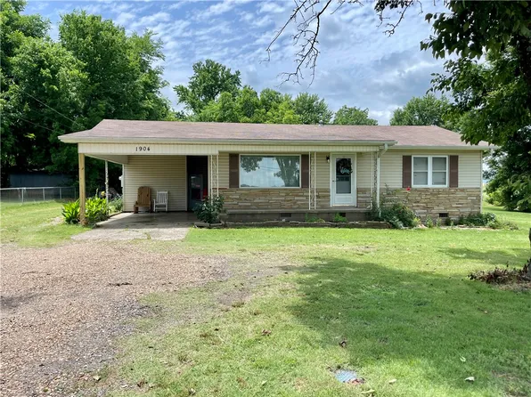 1904 S Knoxville Ave, Russellville, AR 72802