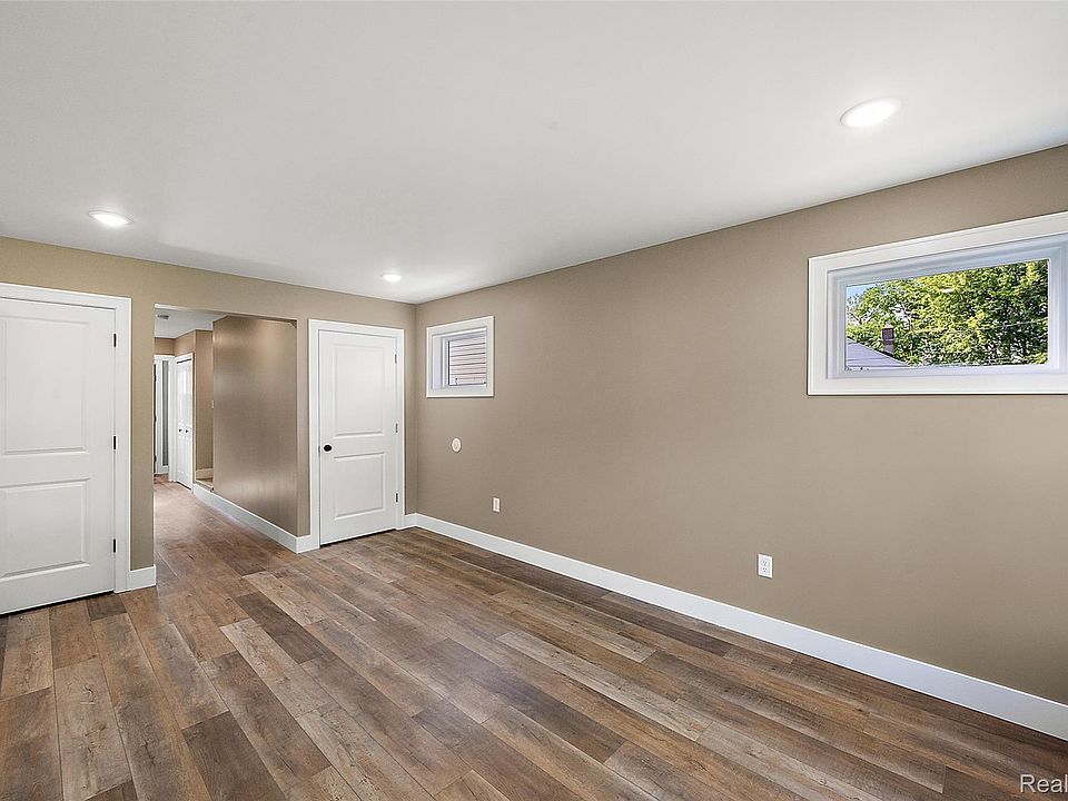 23376 Vassar Ave, photo 14