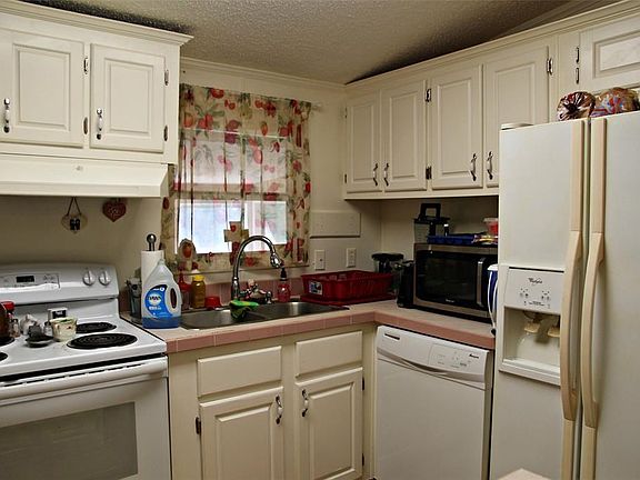 Island has a sink also!! and MORE cabinets! Refrigerator can stay!