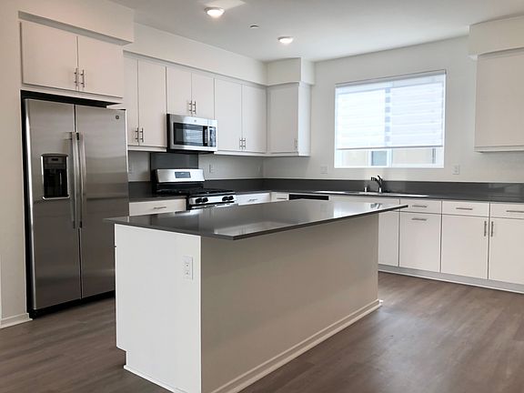 4th image of 5406 Beach Bluff Ln #116