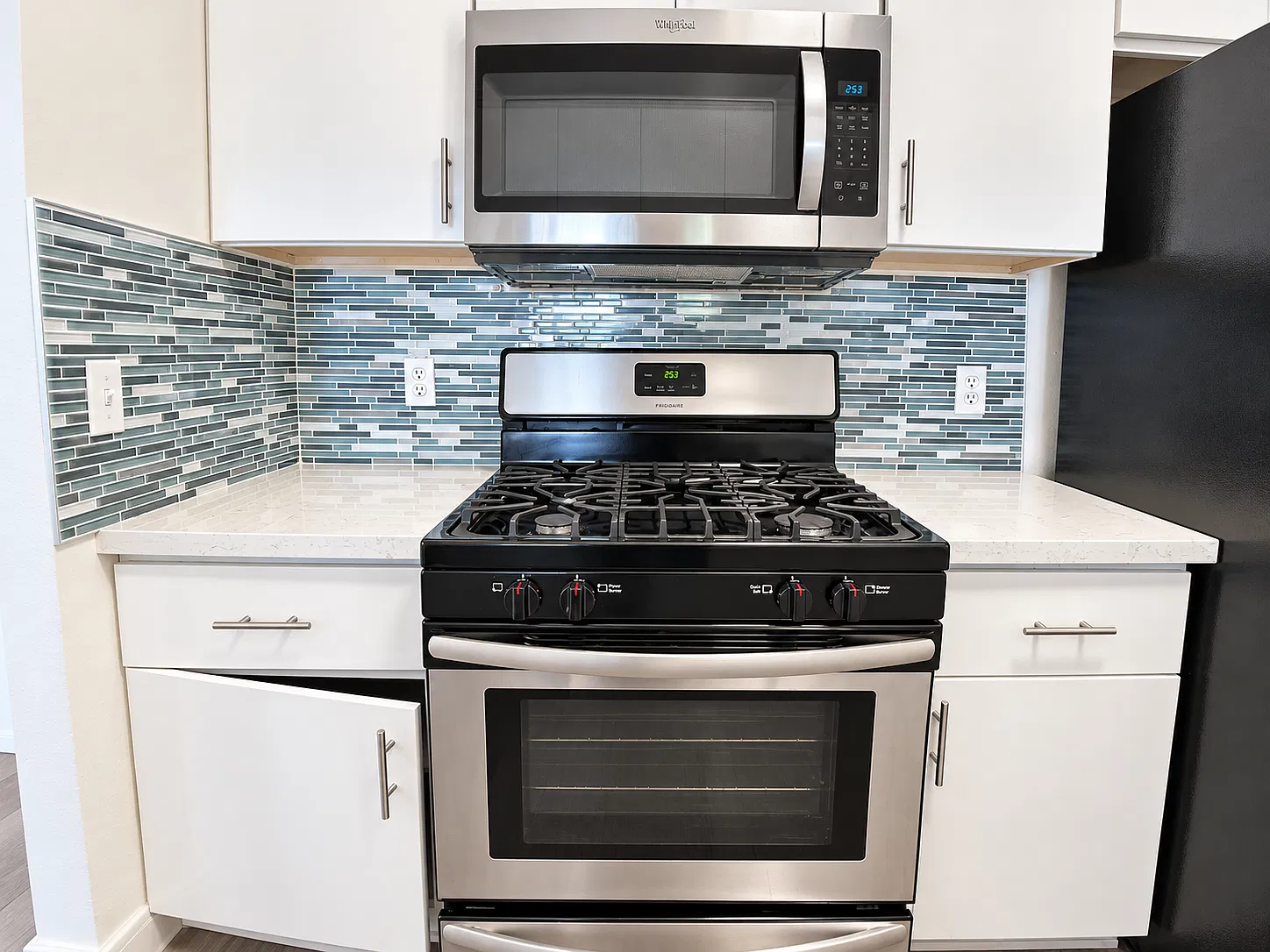 II657 Oxnard St, Unit 324 — Photo 4