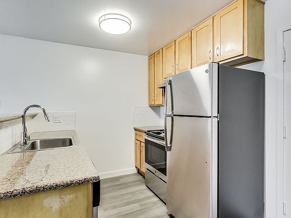 4th image of 240 Saint Josephs Ave #109