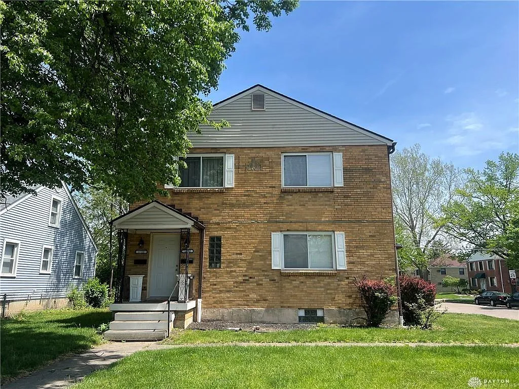 3 bed, 1.0 bath, 1100 sqft, $1,700 — Photo 1